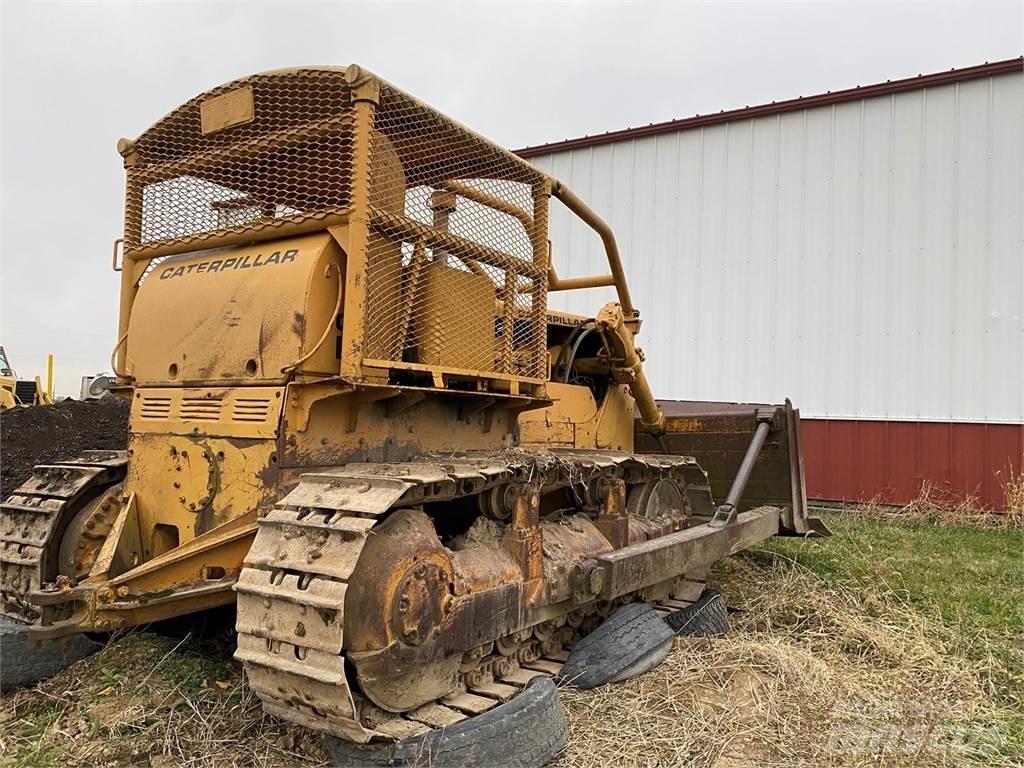 CAT D7E Верижни булдозери
