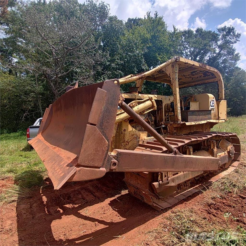 CAT D7E Верижни булдозери
