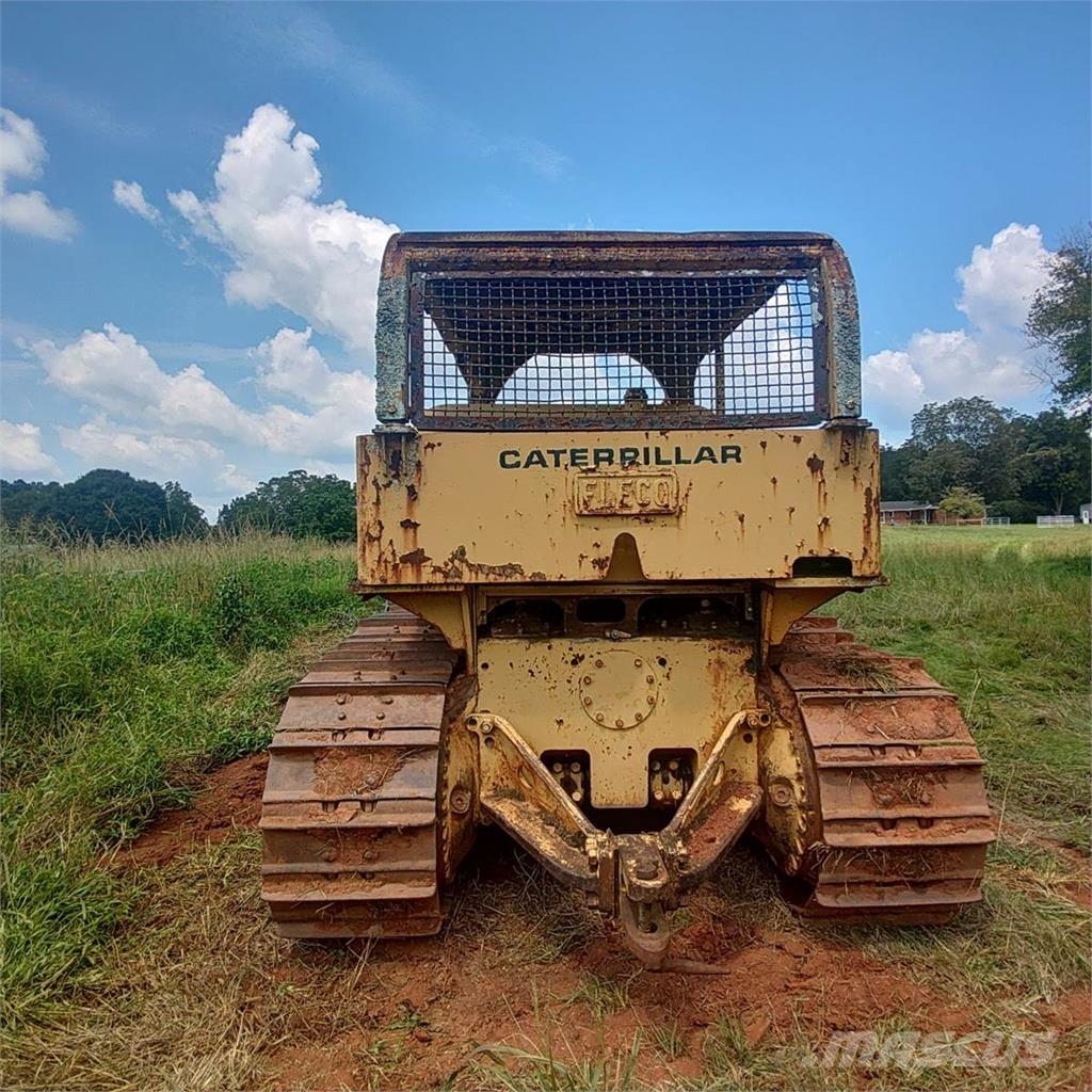 CAT D7E Верижни булдозери
