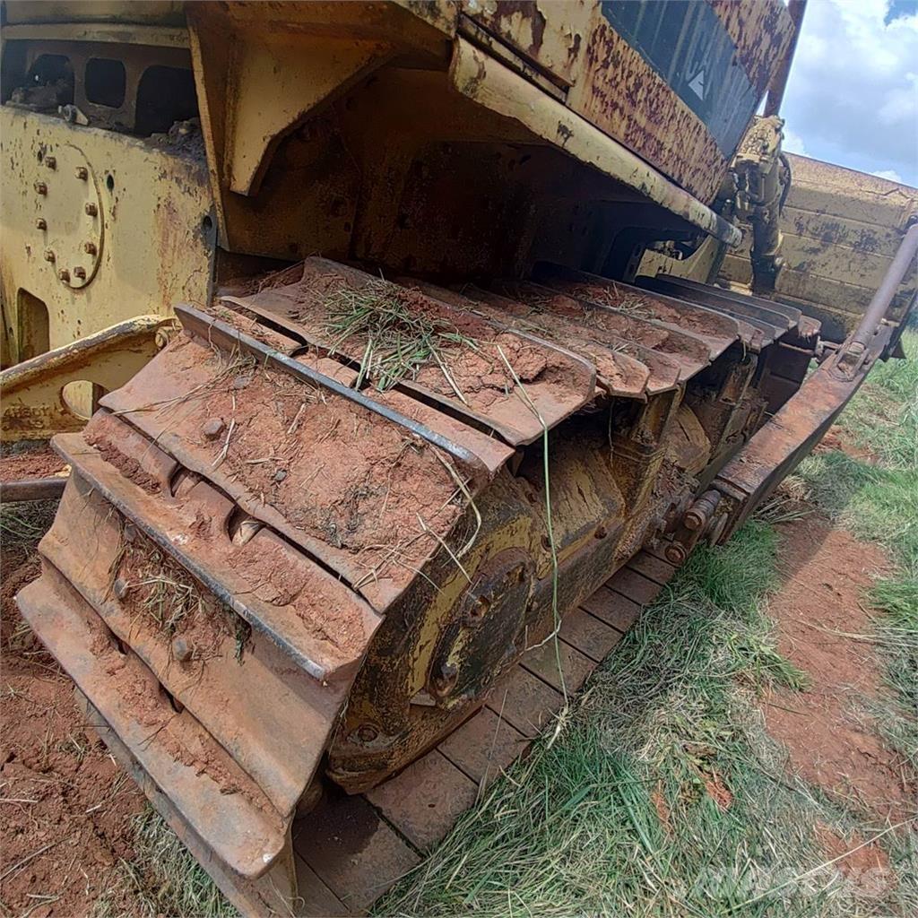 CAT D7E Верижни булдозери
