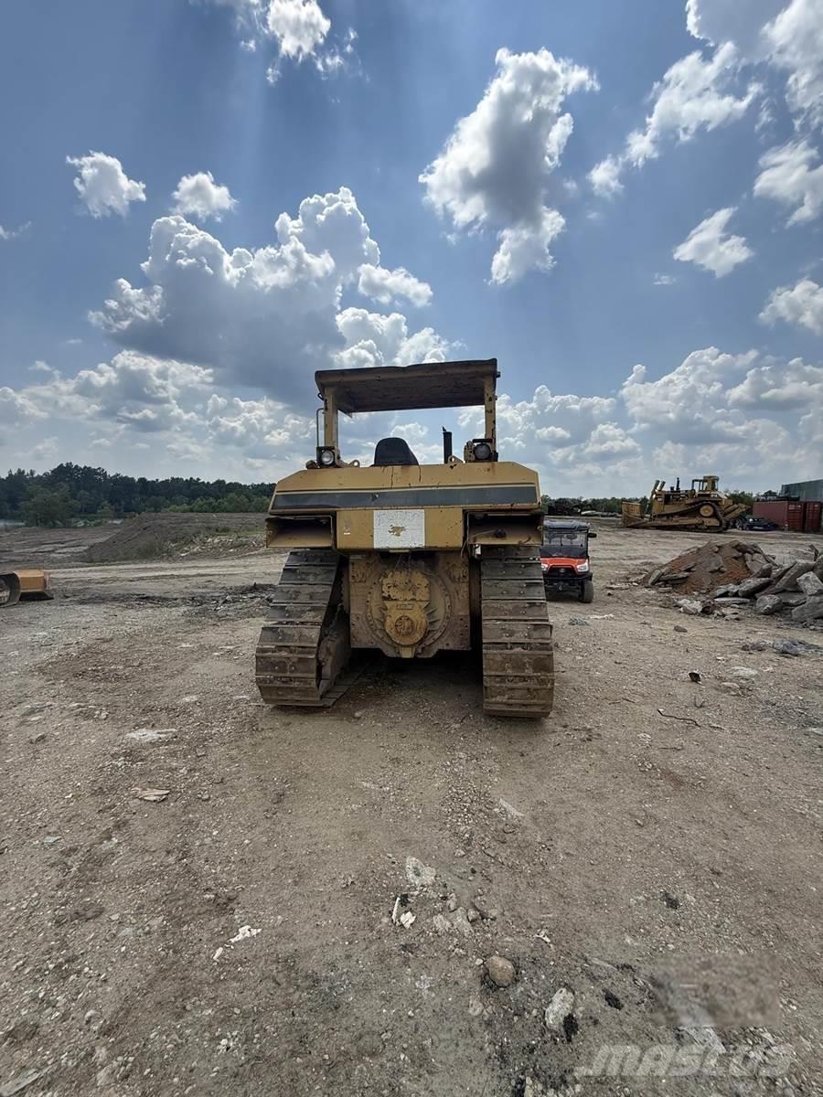 CAT D7H Верижни булдозери
