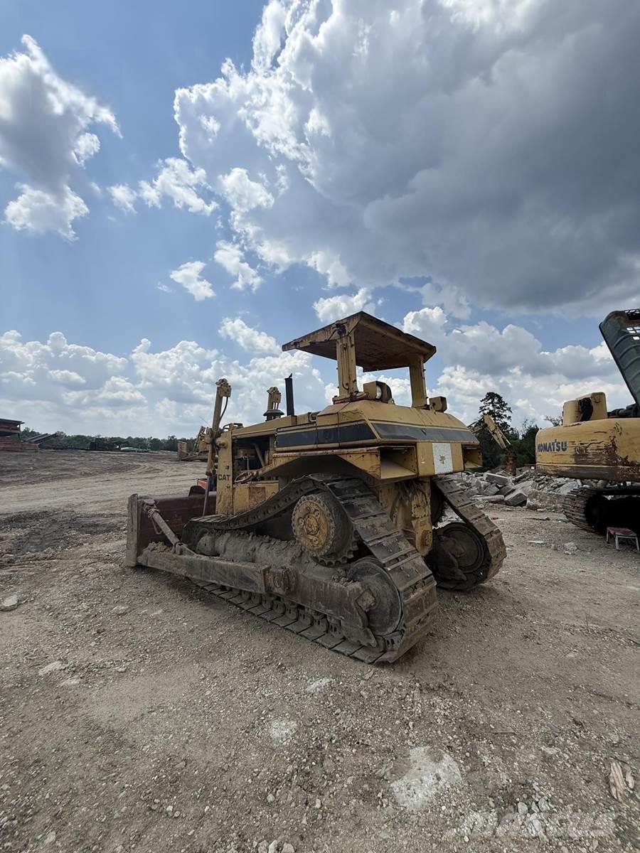 CAT D7H Верижни булдозери
