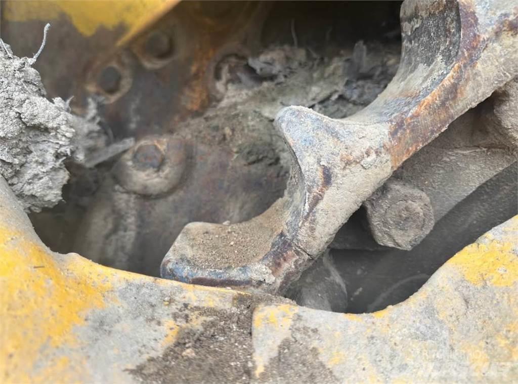 CAT D85E Верижни булдозери
