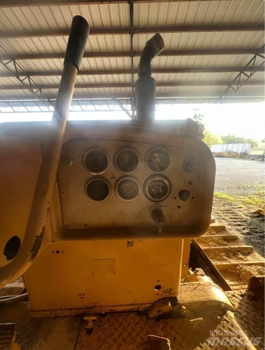 CAT D8H Верижни булдозери
