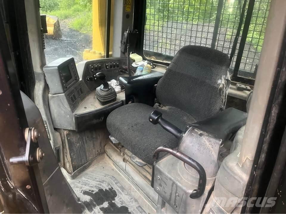CAT D8T Верижни булдозери
