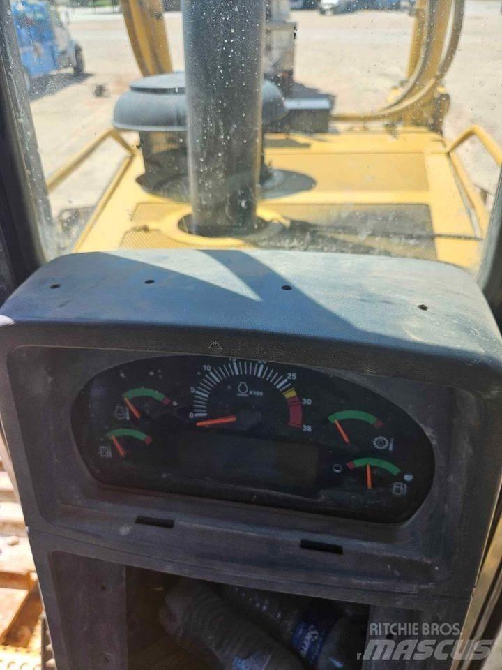 CAT D8T Верижни булдозери

