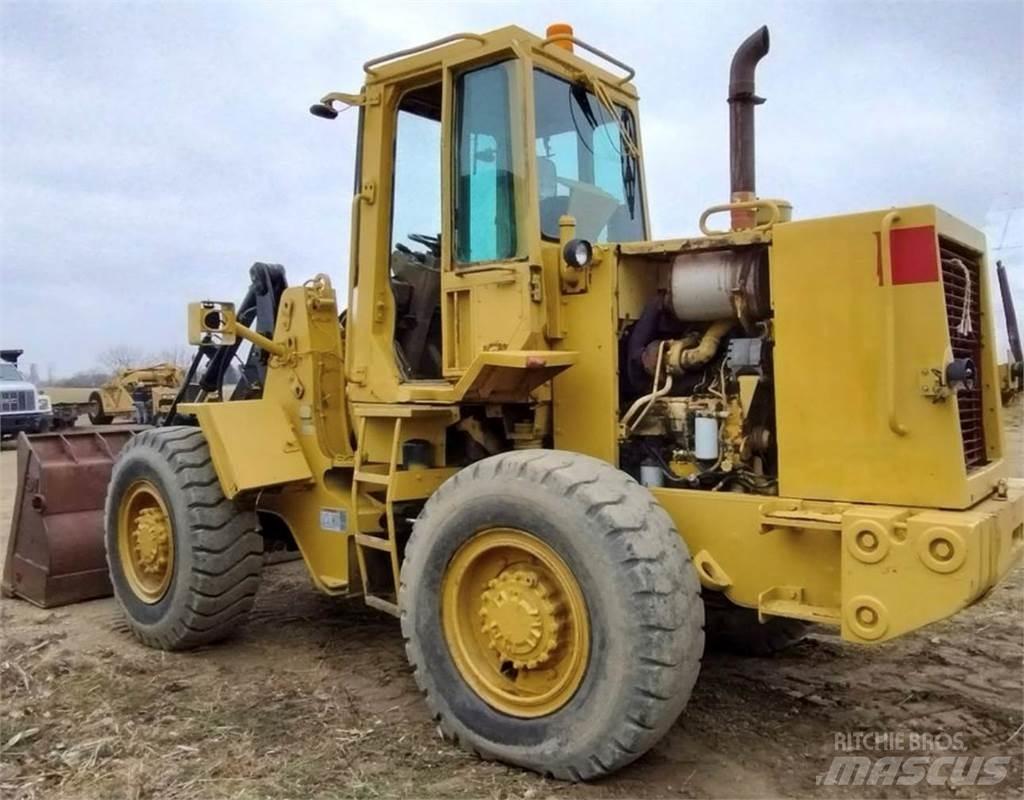 CAT IT18B Колесни товарачи
