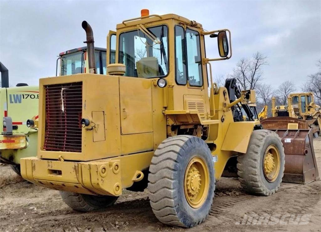 CAT IT18B Колесни товарачи