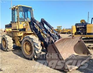 CAT IT28B Колесни товарачи