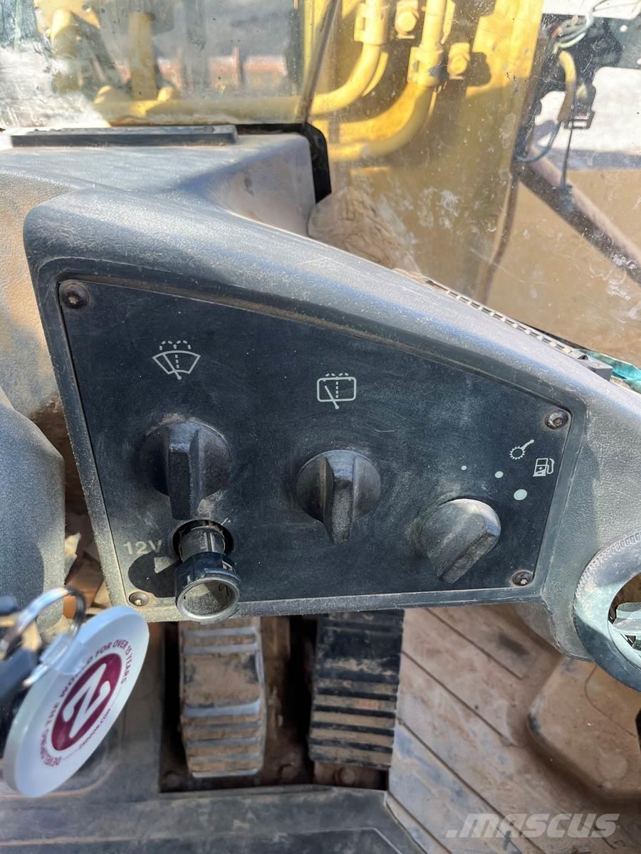 CAT IT38G Колесни товарачи