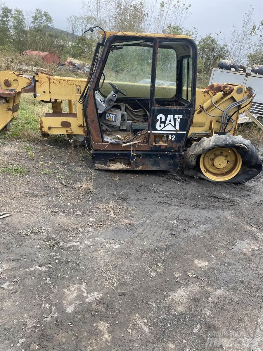 CAT TH82 Телескопични товарачи