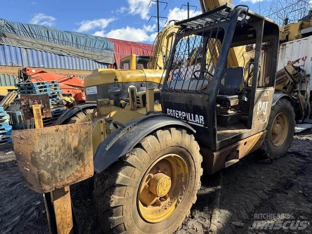 CAT TH83 Телескопични товарачи