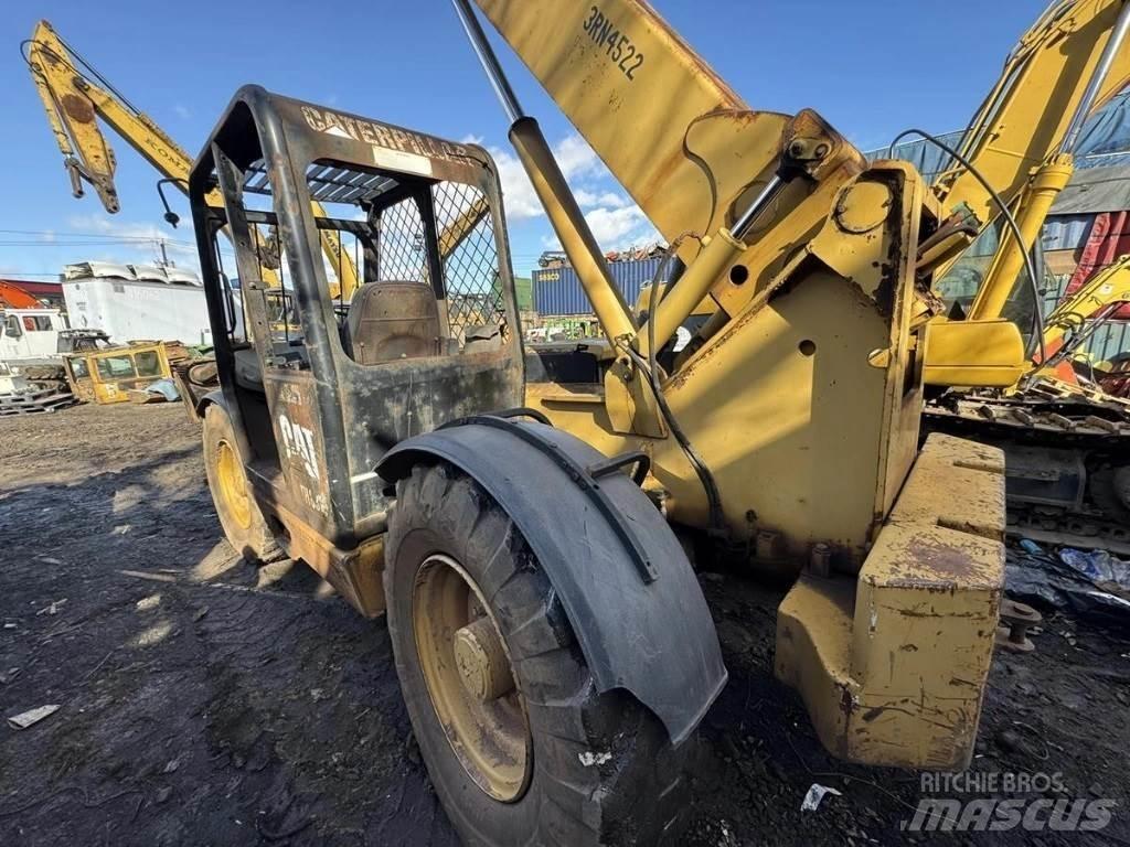 CAT TH83 Телескопични товарачи