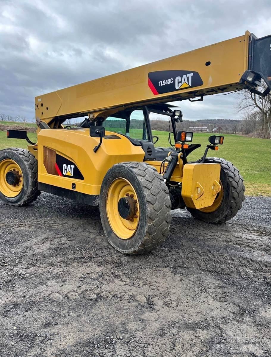 CAT TL943C Телескопични товарачи