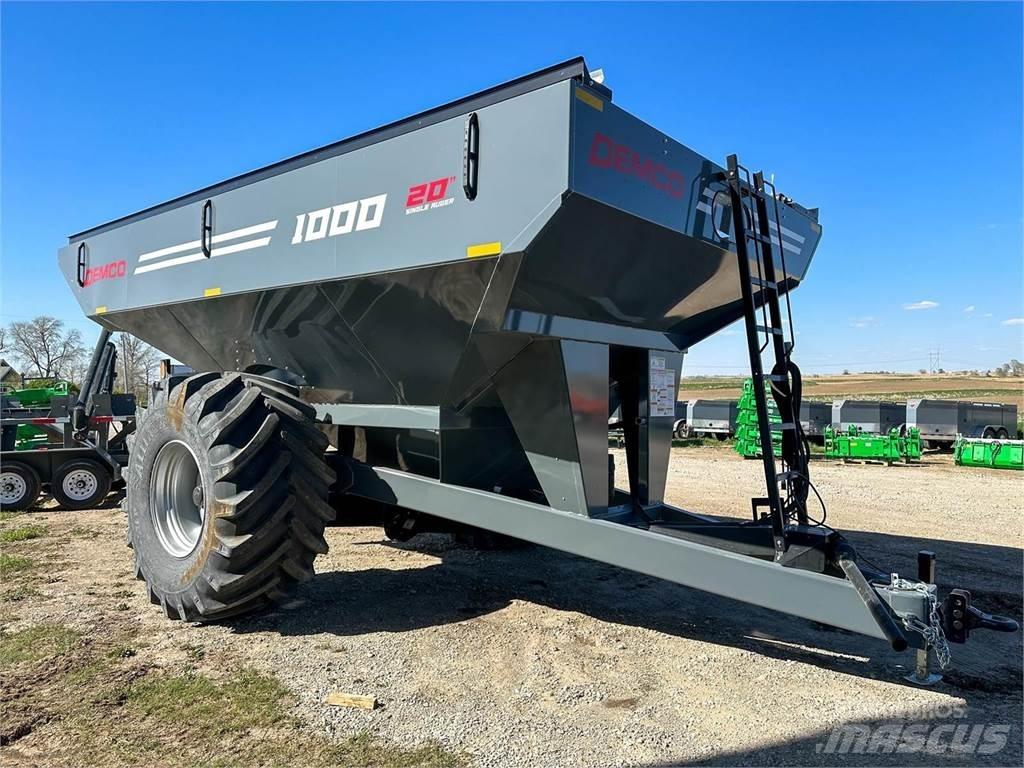 Demco 1000 Ремаркета за зърно / силаж
