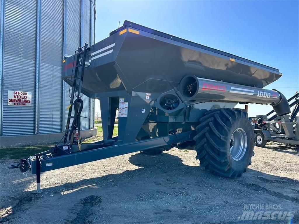 Demco 1000 Ремаркета за зърно / силаж
