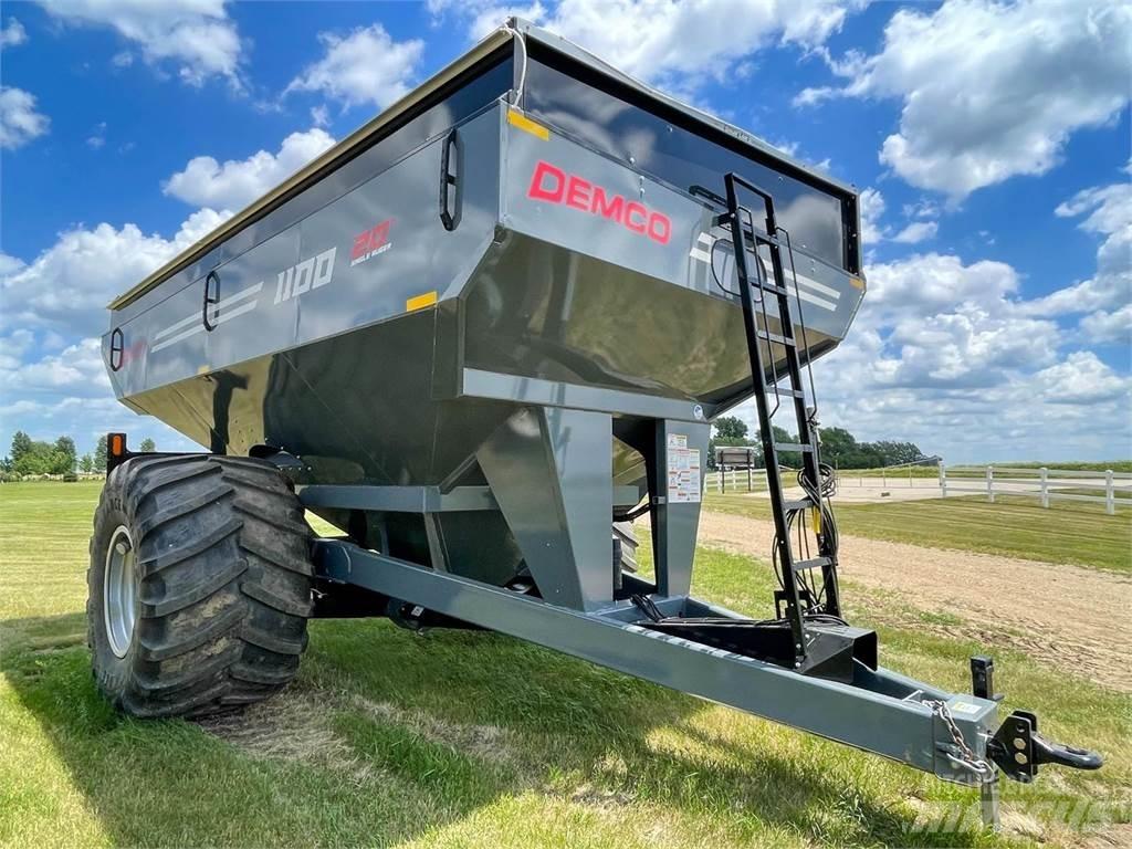 Demco 1100 Ремаркета за зърно / силаж
