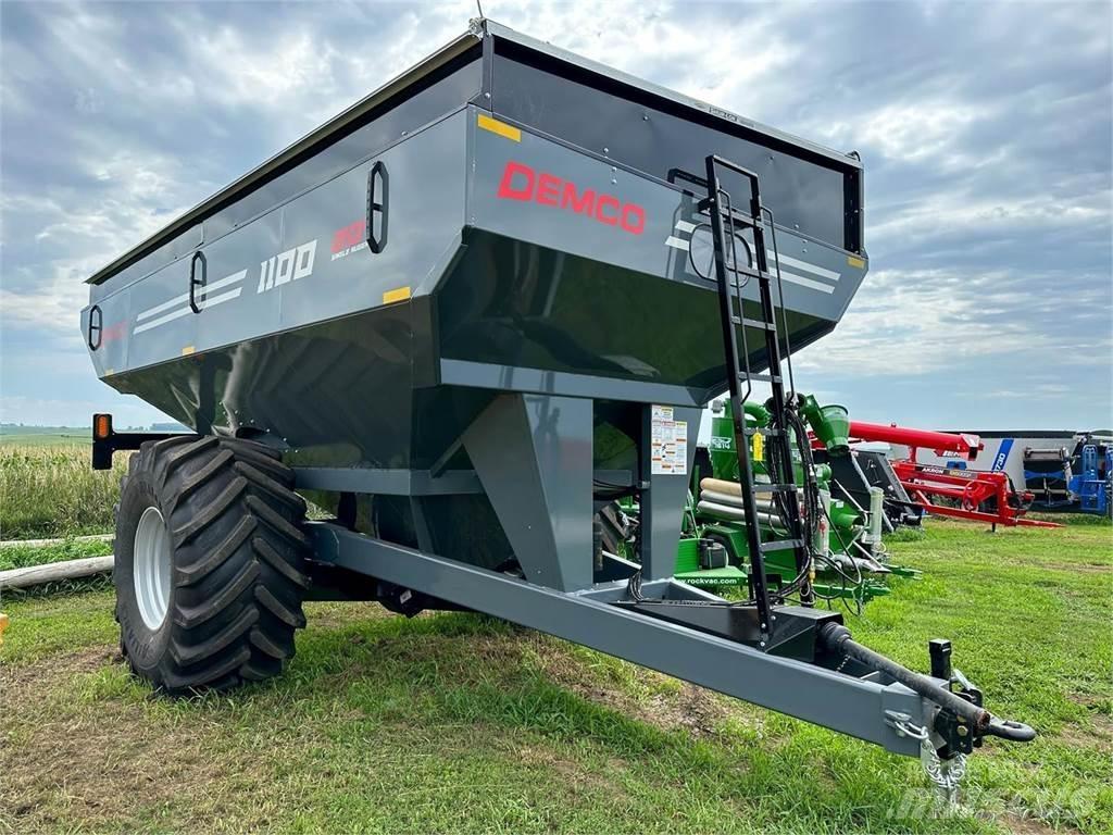 Demco 1100 Ремаркета за зърно / силаж
