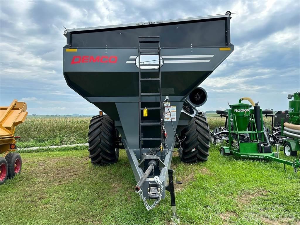 Demco 1100 Ремаркета за зърно / силаж
