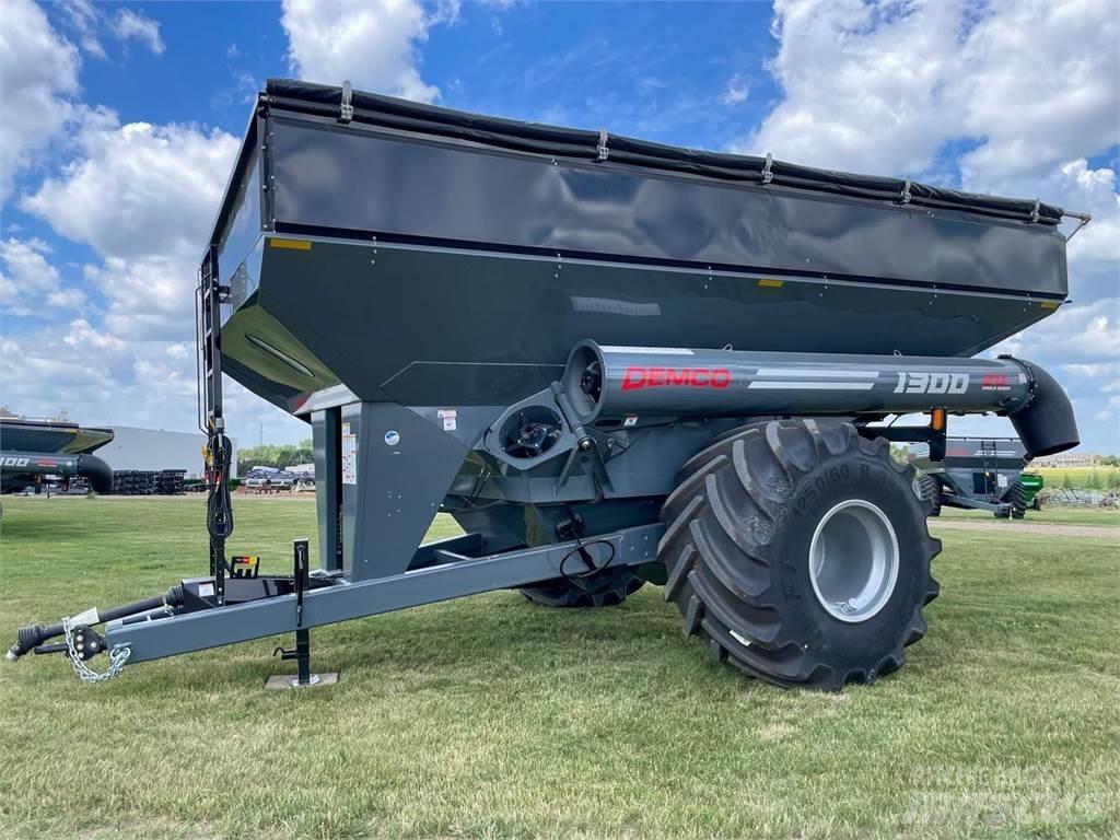 Demco 1322 Ремаркета за зърно / силаж
