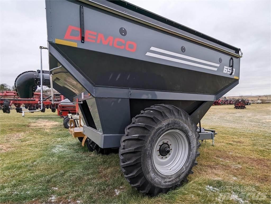 Demco 650 Ремаркета за зърно / силаж
