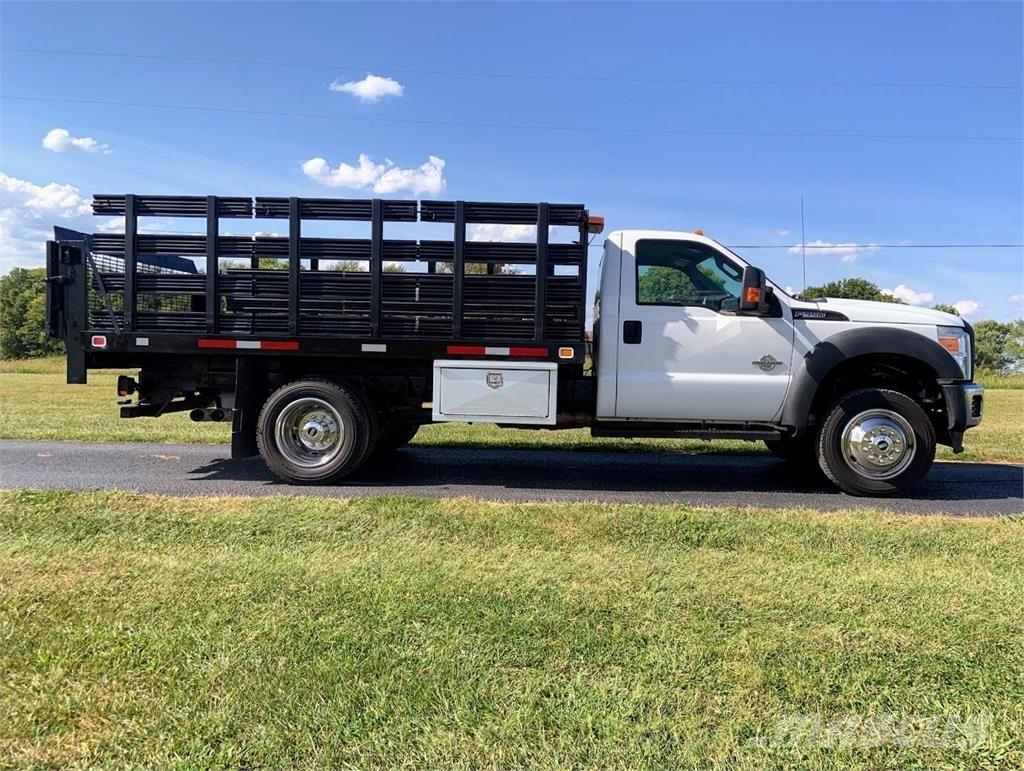 Ford 550 Камиони за превоз на животни