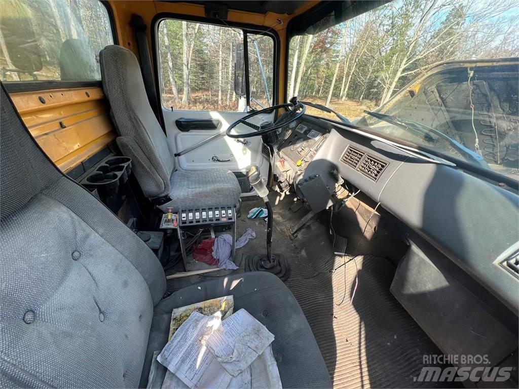 Ford 8000 Общински/универсални превозни средства
