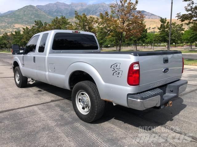 Ford F-250 Пикапи