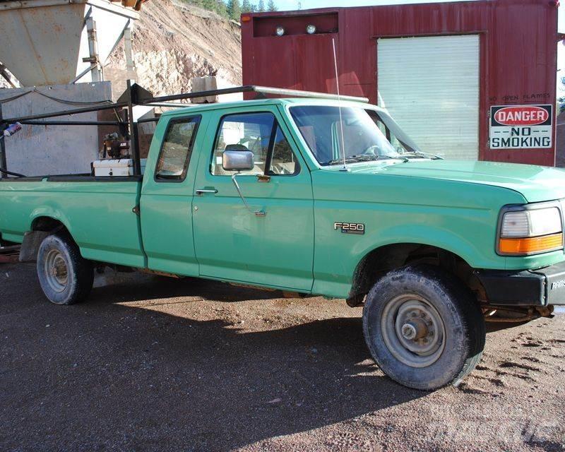 Ford F-250 Пикапи