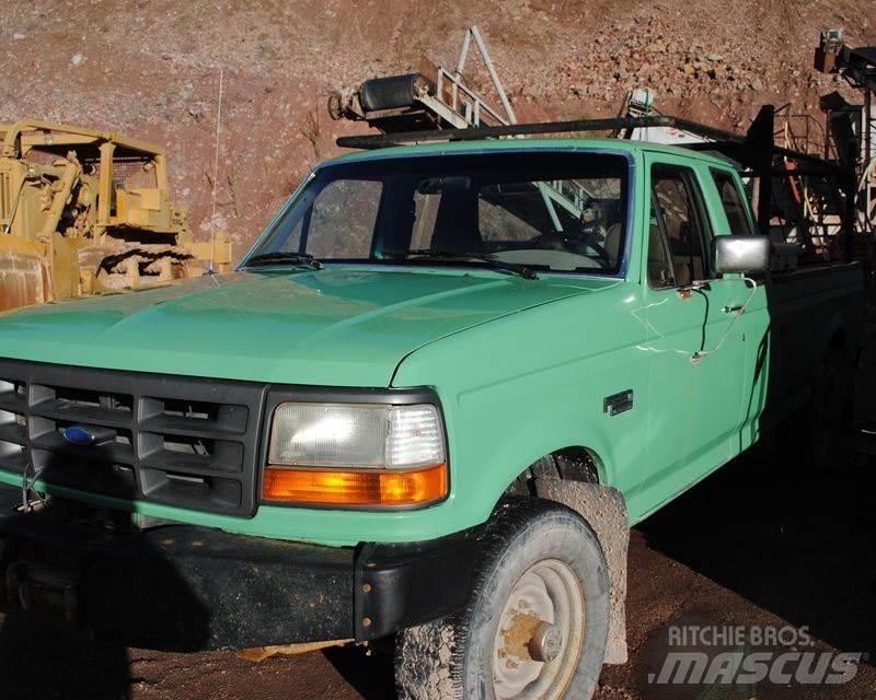 Ford F-250 Пикапи