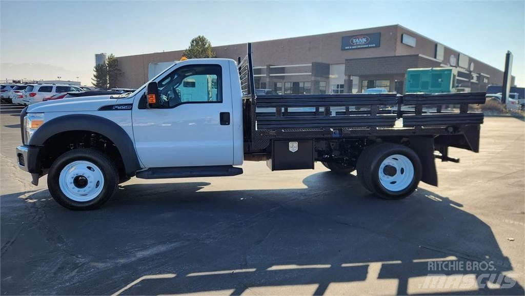 Ford F-550 Камиони за превоз на животни