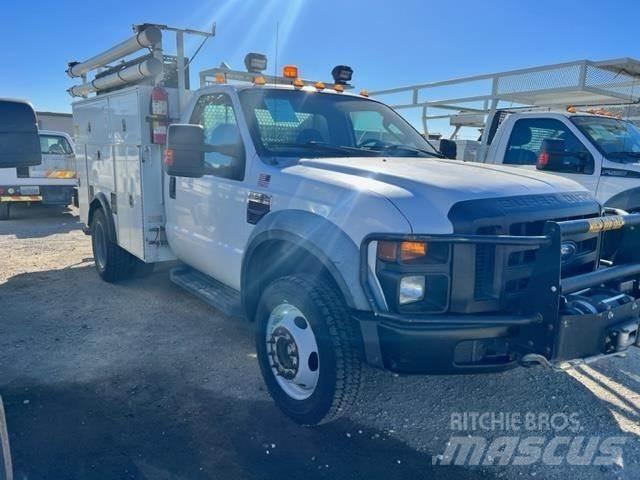 Ford F-550 Общински/универсални превозни средства

