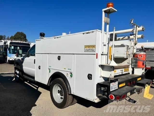 Ford F-550 Общински/универсални превозни средства
