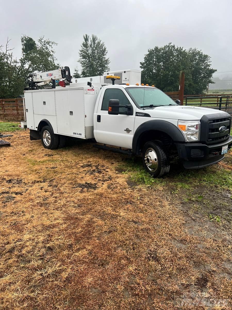 Ford F - 550 Общински/универсални превозни средства
