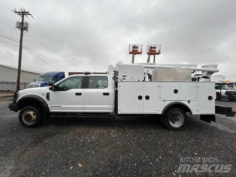Ford F-550 Общински/универсални превозни средства
