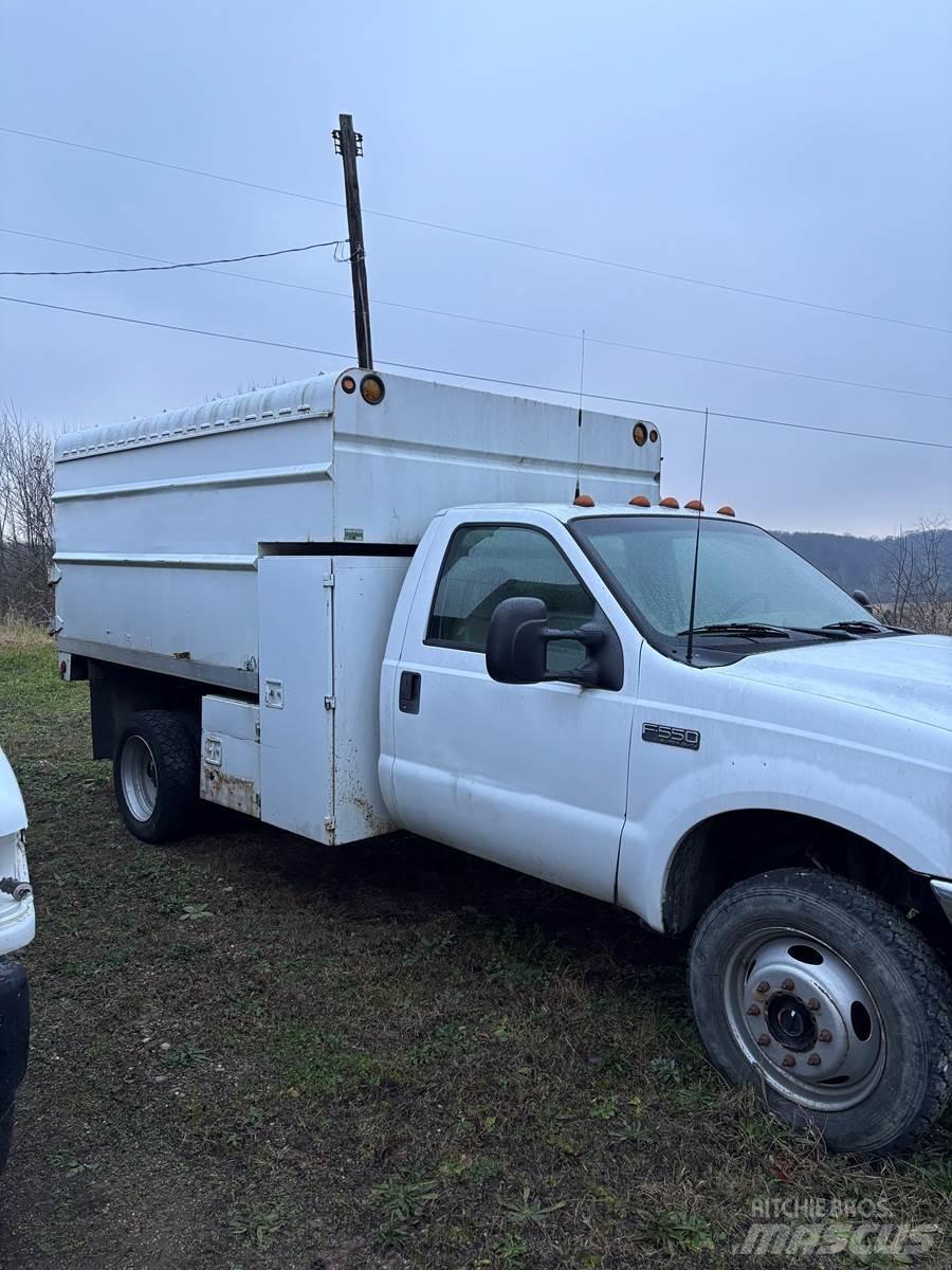 Ford F-550 Общински/универсални превозни средства

