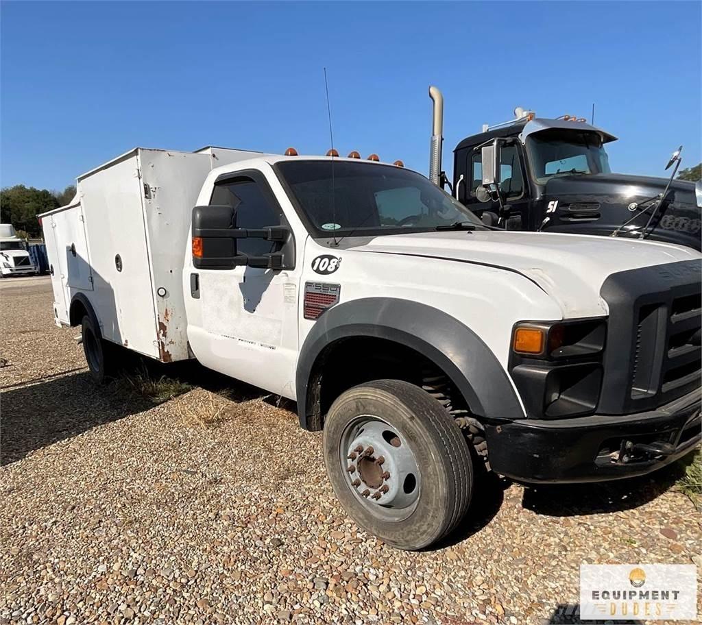 Ford F-550 Общински/универсални превозни средства
