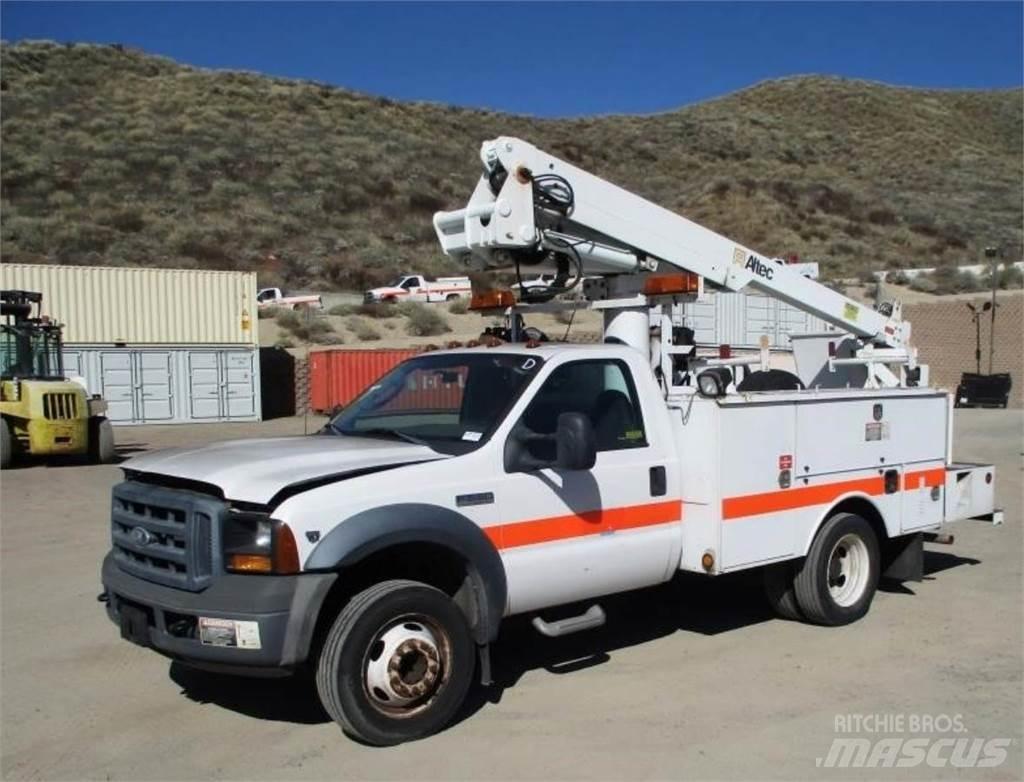 Ford F-550 Моторизирани платформи с талига