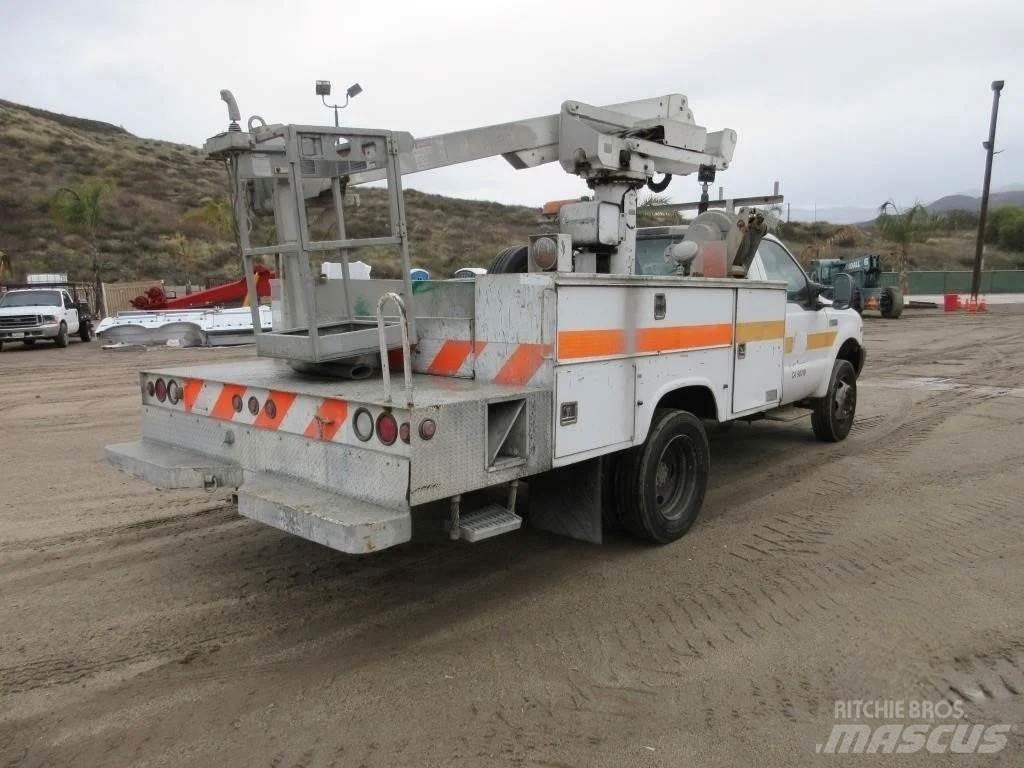 Ford F-550 Моторизирани платформи с талига