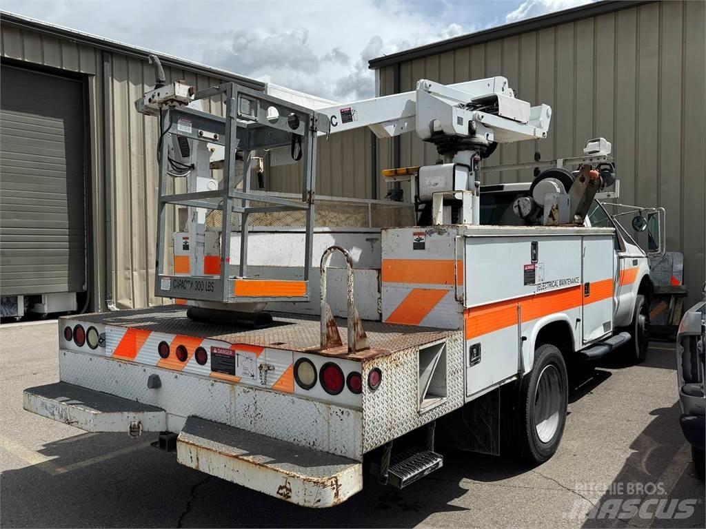 Ford F-550 Моторизирани платформи с талига