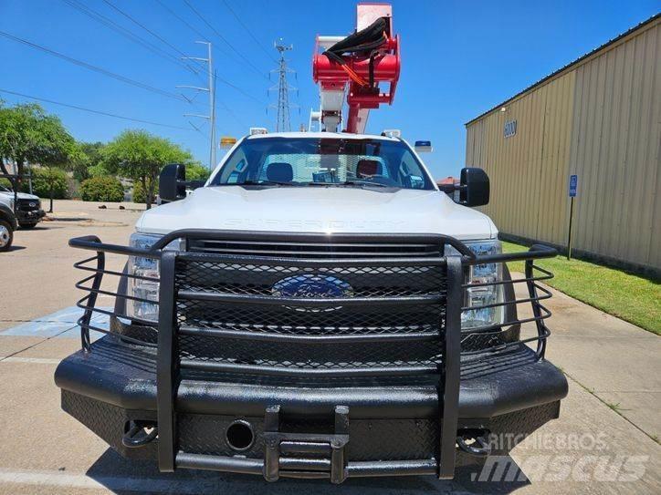 Ford F-550 Моторизирани платформи с талига