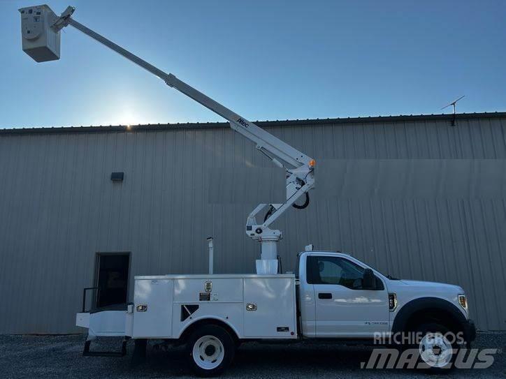 Ford F-550 Моторизирани платформи с талига