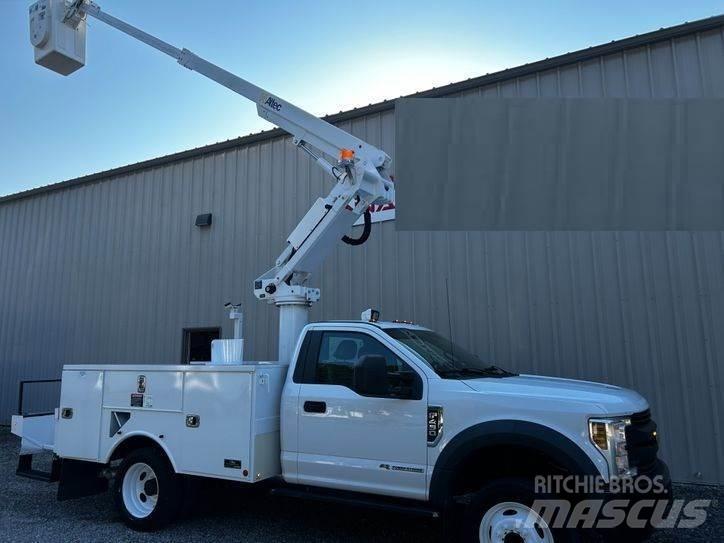 Ford F-550 Моторизирани платформи с талига