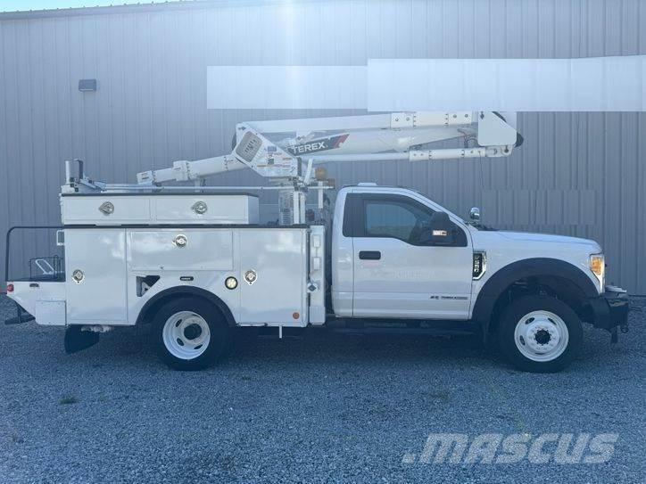 Ford F-550 Моторизирани платформи с талига