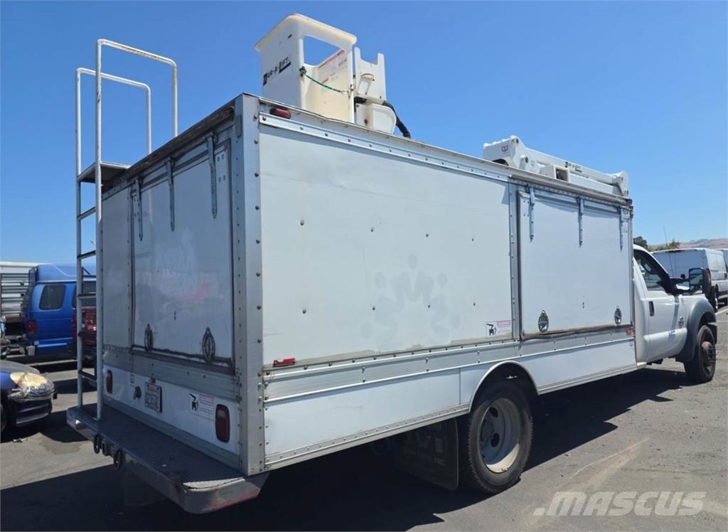 Ford F-550 Моторизирани платформи с талига
