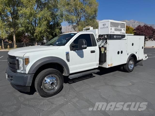 Ford F-550 Общински/универсални превозни средства
