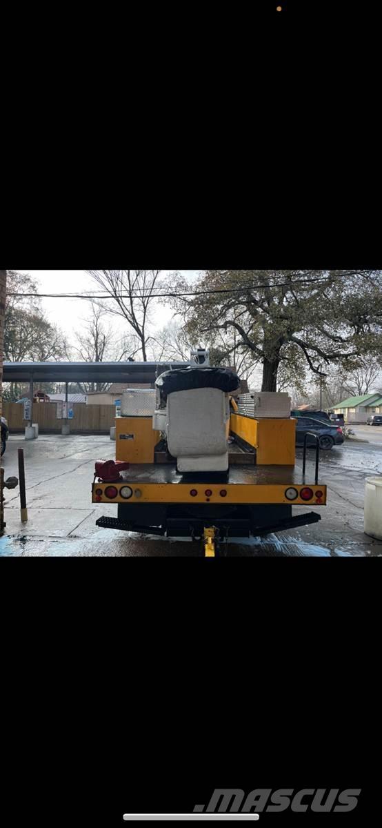 Ford F-550 Моторизирани платформи с талига