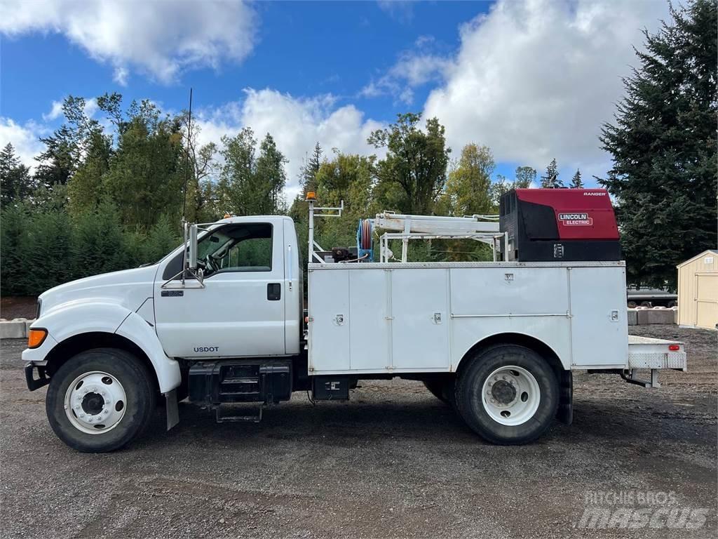 Ford F-650 Общински/универсални превозни средства
