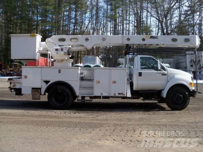 Ford F-750 Моторизирани платформи с талига