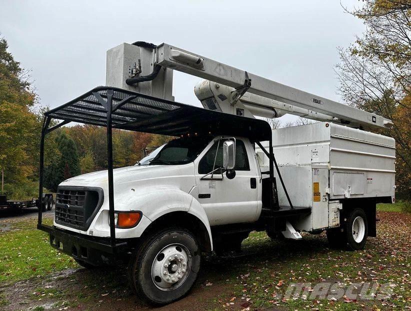 Ford F-750 Моторизирани платформи с талига